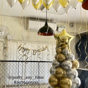 helium balloons 10 and one pillar